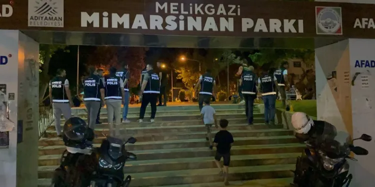 Düzce’de 2 servis aracı ve tır kazaya karıştı: 6 yaralı