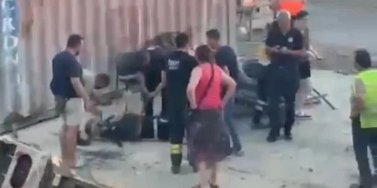 Akhisar’da başlayan orman yangınına müdahale devam ediyor