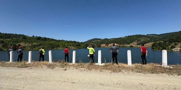 Kayıp Burak, havadan, karadan ve su altından aranıyor