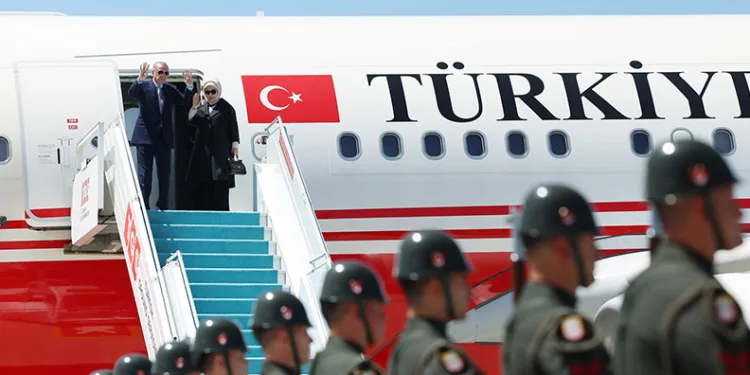 Erdoğan, NATO zirvesine katılmak üzere Lahey’e gitti