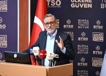 “İş dünyasının önünü açacak projeleri üretmek zorundayız”