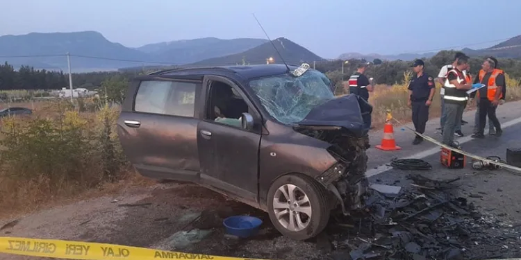 İzmir’de zincirleme trafik kazası: 5 ölü, 2 yaralı