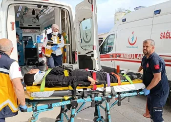 Bursa’da otomobil ile motosiklet çarpıştı: 3 yaralı
