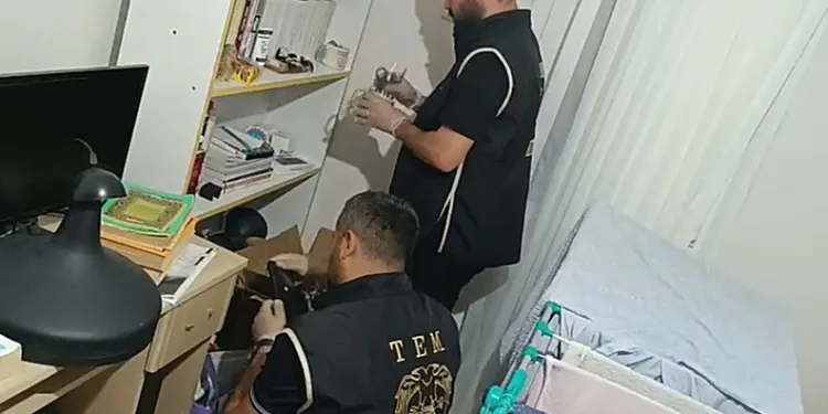 İzmir’de FETÖ/PDY’ye hücre evleri operasyonu: 40 gözaltı