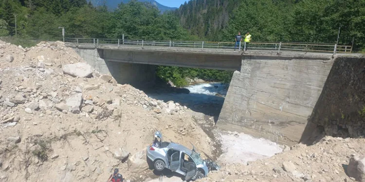 Rize’deki kazada 2’si çocuk 5 kişi yaralandı