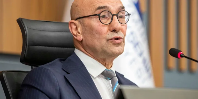 İzmir Büyükşehir’e operasyon: Tunç Soyer gözaltına alındı
