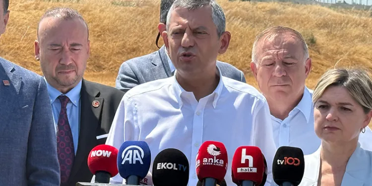 Özel’den ‘Terörsüz Türkiye Komisyonu’ yorumu