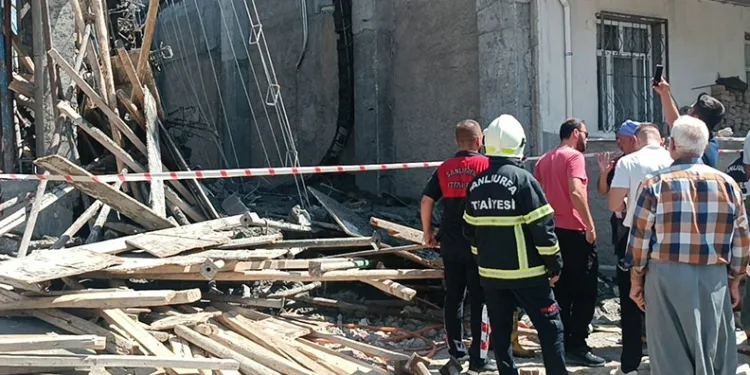 Beton dökülürken inşaat çöktü: 7 yaralı