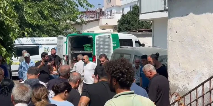 Mersin’de ev yangını: 2 çocuk annesi kadın hayatını kaybetti