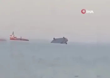 Süveyş Körfezi’nde sondaj gemisi battı: 4 ölü, 3 kayıp