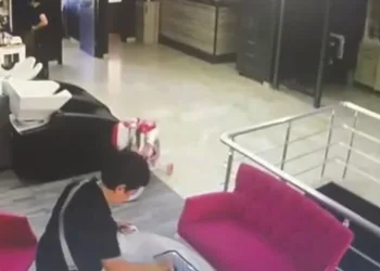 Eltisinin içeceğine ilaç karıştırarak zehirlemeye çalıştı