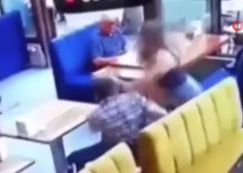 Tokat atan müşteriye tokatlı ders