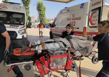Fabrika çatısından düşen işçi hayatını kaybetti
