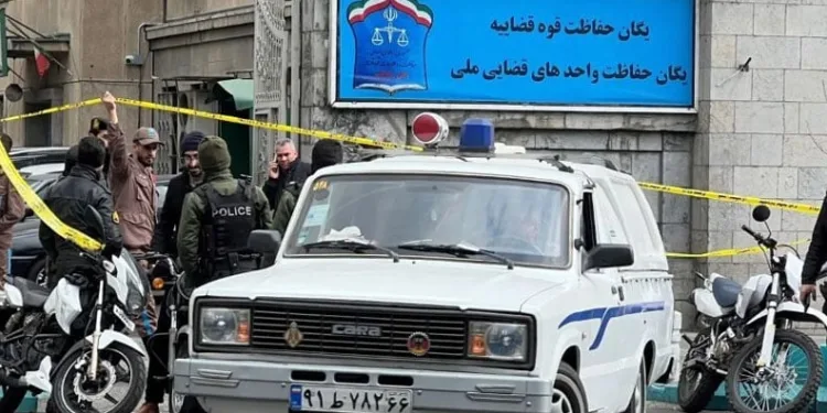 İran’da Adalet Sarayı’na silahlı saldırı
