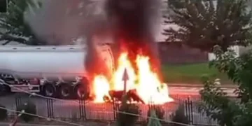 Diyarbakır’da alevlere teslim olan otomobil patladı