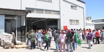Depremden dakikalar sonra fabrika tavanı çöktü