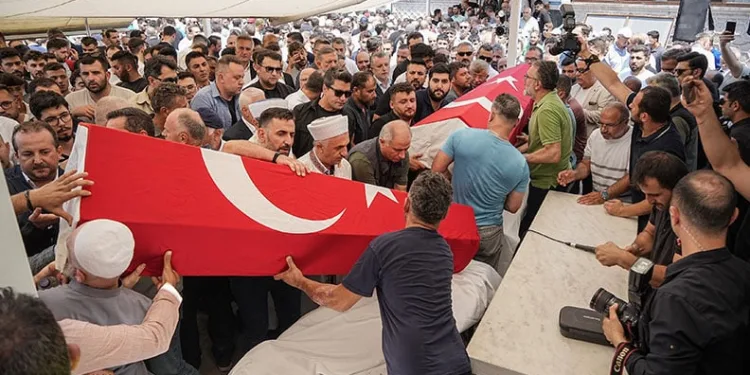 Yangın şehitlerine son veda