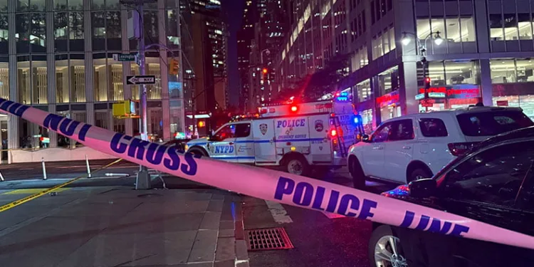 New York’ta gökdelende silahlı saldırı