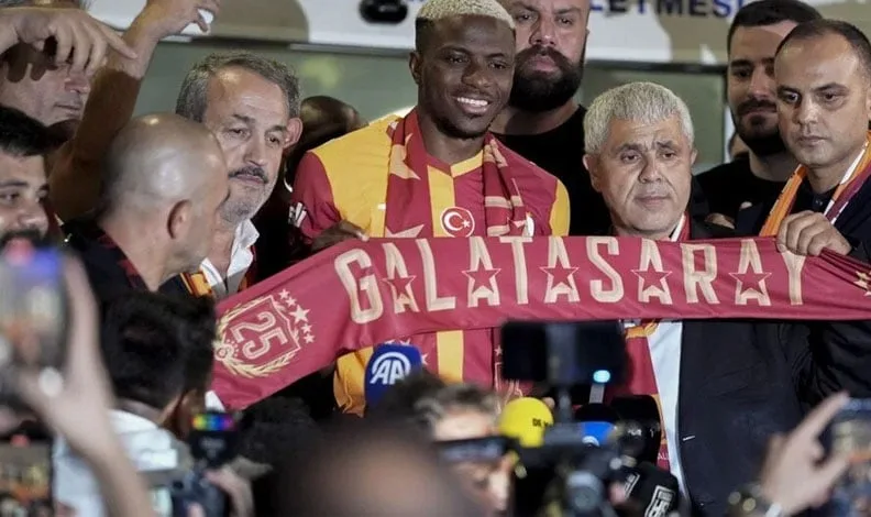 Osimhen imza için İstanbul’da