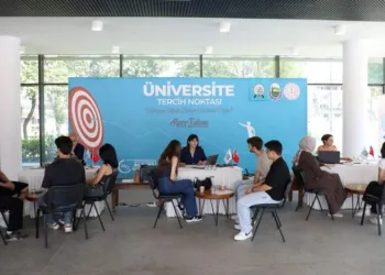 İnegöl Belediyesi tercih yapacak öğrencilerin yanında