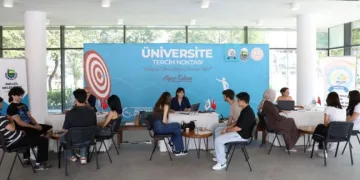 İnegöl Belediyesi tercih yapacak öğrencilerin yanında