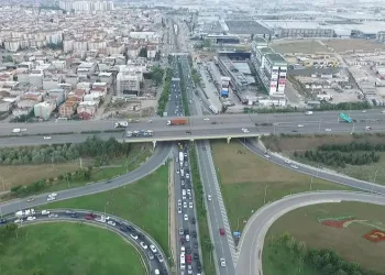 Scooterli gencin tehlikeli yolculuğu kamerada