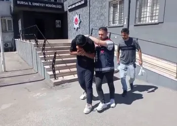 Bursa’da oğlu sandığı dolandırıcıya 672 bin lira kaptırdı