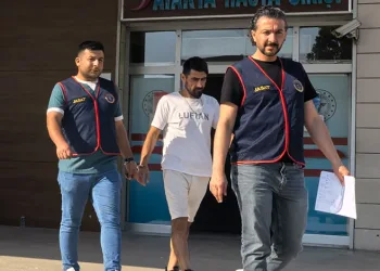 Bursa’da aranan şahıs kafede çay içerken yakalandı