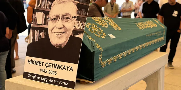 Gazeteci ve yazar Hikmet Çetinkaya son yolculuğuna uğurlandı