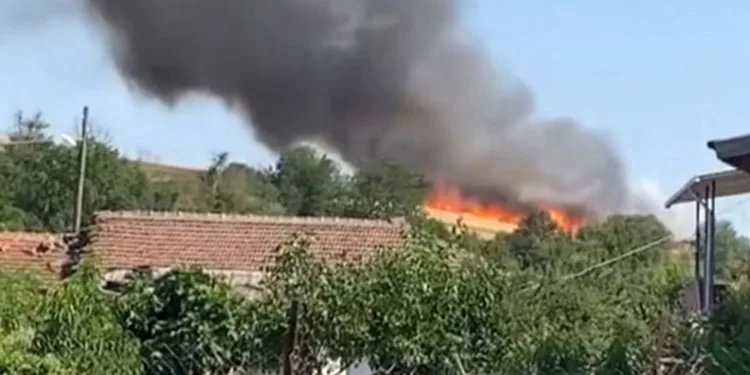 Edirne’de 30 dönümlük buğday tarlası alev alev yandı