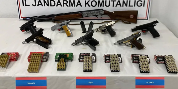 Evin bahçesinden cephanelik çıktı