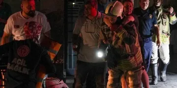 Ankara’da 26 katlı binada yangın: 3 ölü, 27 yaralı