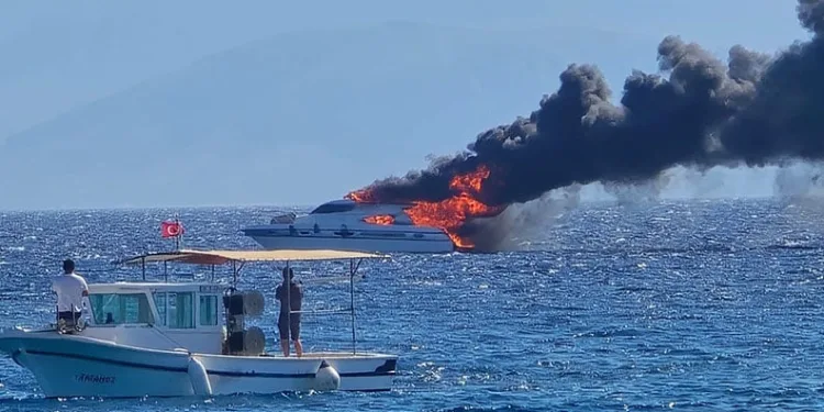 Çeşme Dalyan Marina’da yat yangını