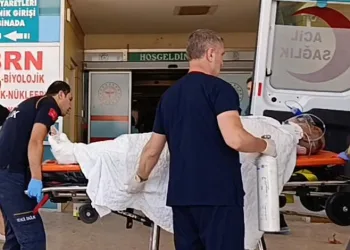 Bursa’da 3. kattan düşen yaşlı adam ağır yaralandı