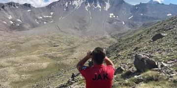 Erciyes’e zirve tırmanışı yapan dağcı mahsur kaldı