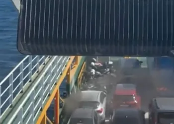 Marmara Adası açıklarında feribotta can pazarı