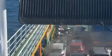 Marmara Adası açıklarında feribotta can pazarı