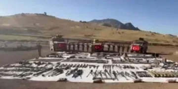 Pençe-Kilit bölgesinde cephanelik ele geçirildi