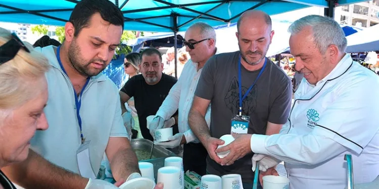 Şadi Özdemir’den aşure ikramı
