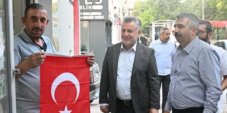 Yıldırım al bayraklarla donatıldı