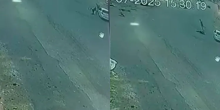 Siverek’te otomobilin yayalara çarptığı an güvenlik kamerasında