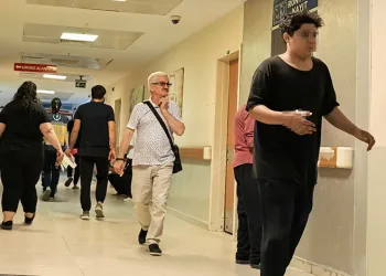 Motosiklet zincirine elini kaptıran gencin parmağı koptu