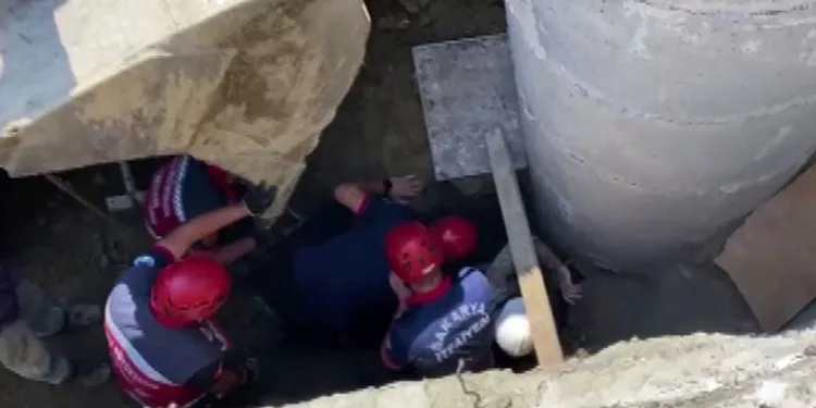 İnşaat alanında göçük: Bir işçi toprak altında kaldı