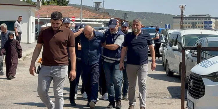 Milyonluk vurgunda 4 kişi tutuklandı