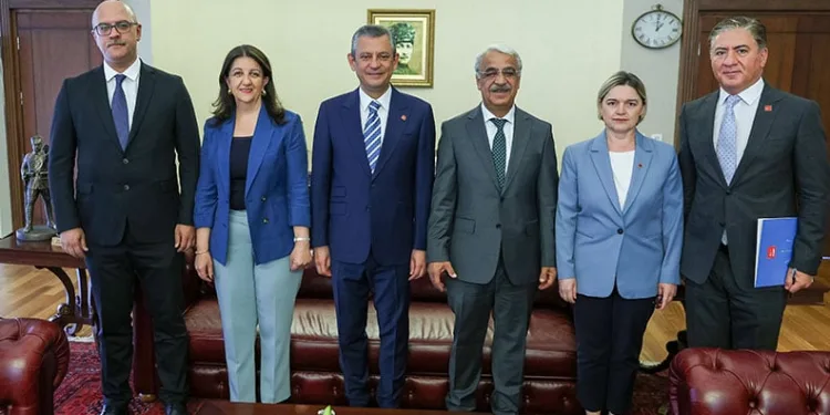 DEM Parti’den Özgür Özel’e ziyaret