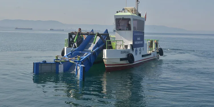 Büyükşehir’den deniz temizliği