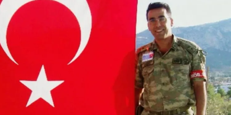 Futbol oynarken kalp krizi geçiren emekli yüzbaşı hayatını kaybetti