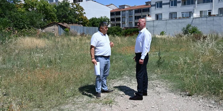 Karacabey Belediyesi’nden otopark ve çocuk parkı projesi