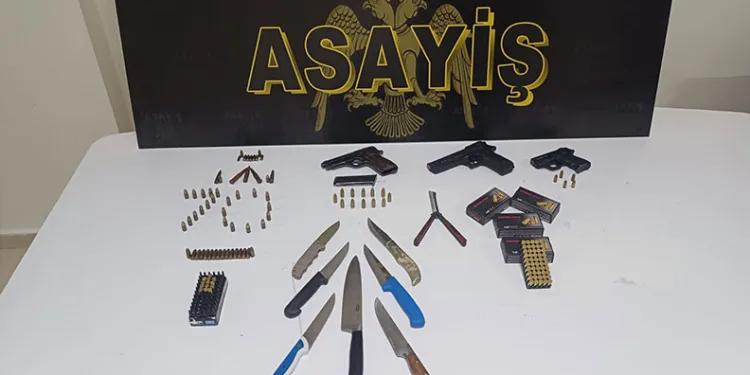 Karaman’da 9 ruhsatsız silah ele geçirilirken, 10 kişi tutuklandı