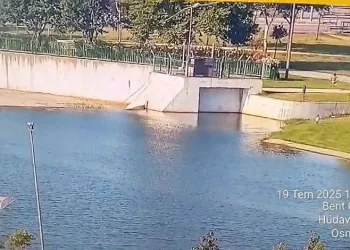 Nilüfer Çayına düşen 1,5 yaşındaki çocuğu güvenlik kurtardı